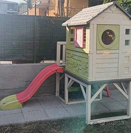 casetta palafitta con scivolo