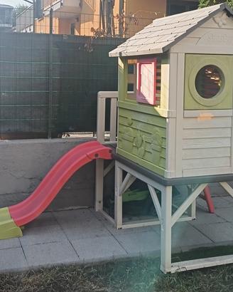casetta palafitta con scivolo