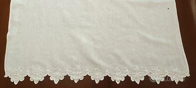 Ranner ricamato bianco