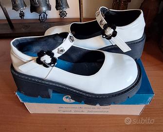 scarpe bianche con plateau stile Mary Jane 