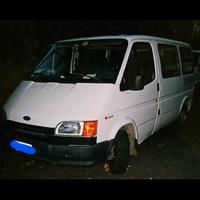 Ford Transit 100 2.5D Kombi s