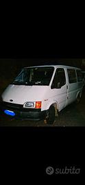 Ford Transit 100 2.5D Kombi s