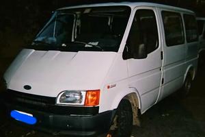 Ford Transit 100 2.5D Kombi s