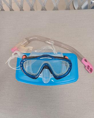 maschera subacquea con tubo