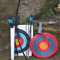 Arco con frecce per ragazzi o principianti adulti.