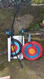 Arco con frecce per ragazzi o principianti adulti.