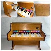 Piccolo Piano Giocattolo in Legno Anni '60 / '70