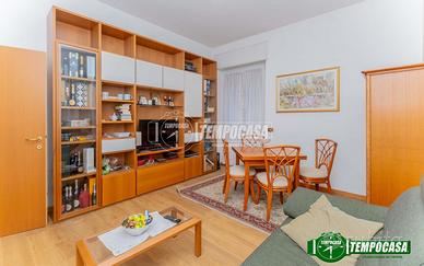 IN CONTESTO CON PORTINERIA COMODO 3 LOCALI CON CUC