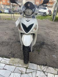 Suzuki SIXteen 150 Xteen