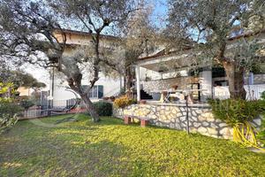 Villa bifamiliare Carrara [Cod. rif 3306236VRG]
