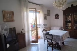 Appartamento di 100 m² con più di 5 locali a Livor