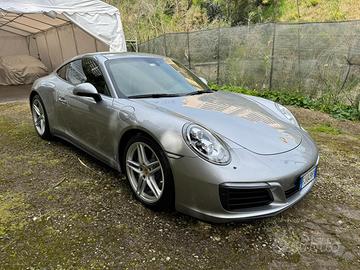 Porsche 911 Coupe' Carrera4