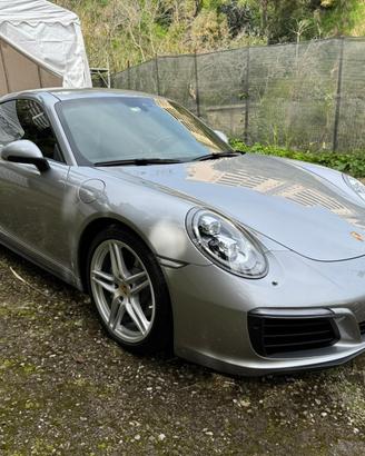 Porsche 911 Coupe' Carrera4