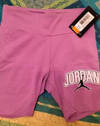 pantaloncini nuovi ragazza