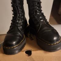 Anfibi Dr Martens tg 39 neri