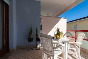 Bilocale ampio terrazzo vicino Piazza Fontana