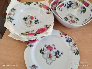 Piatti plastica decorati fiori