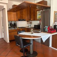 cucina completa con penisola
