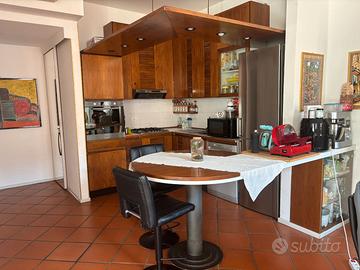 cucina completa con penisola