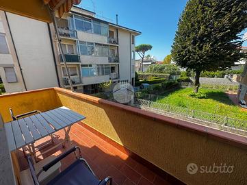 2 LOCALI A VIAREGGIO