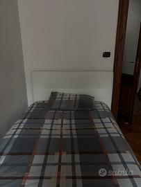 Letto contenitore ad 1 piazza e mezzo.