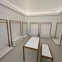 Arredamento per negozio di abbigliamento