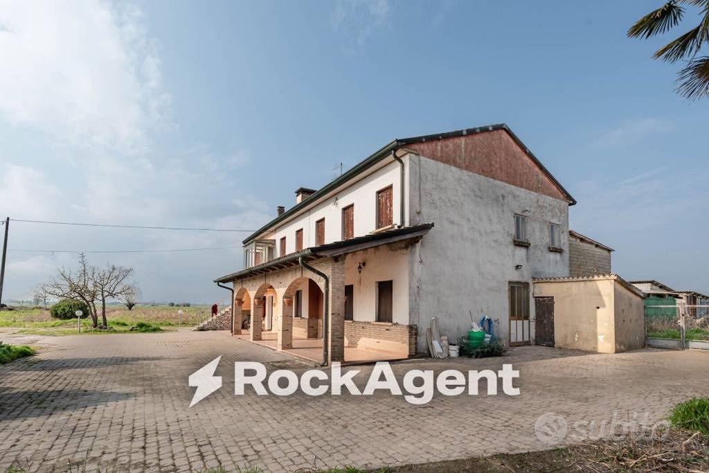Rustico / Casale di 363 m² con più di 5 locali e b - Vista 4