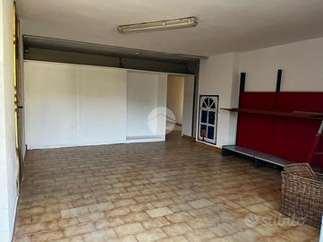 MONOLOCALE A CASTEL MELLA