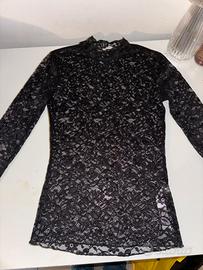 Maglietta nera a maniche lunghe trasparente