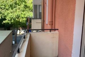 Spazioso bilocale con balcone via Napoli
