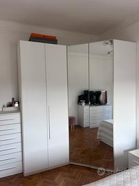 Ampio armadio con cabina specchaita