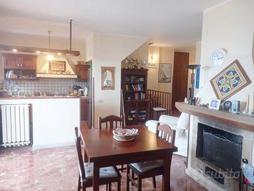 Baida panoramico con camino