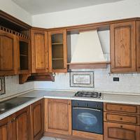 cucina e sedie 