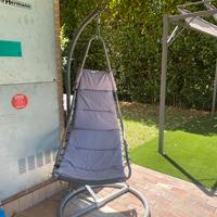 Sedia sospesa in acciaio con cuscino