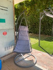 Sedia sospesa in acciaio con cuscino