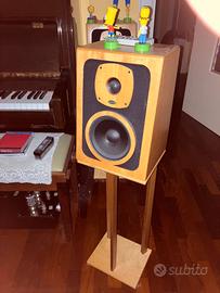 Imago Rosa, diffusori con stand