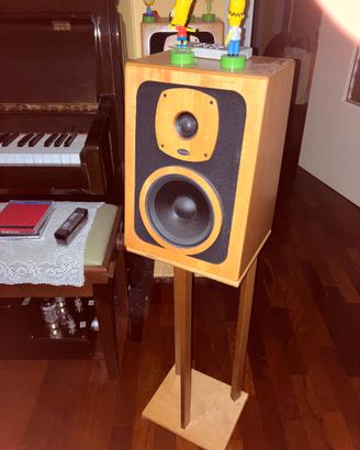 Imago Rosa, diffusori con stand