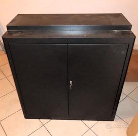 Armadietto in metallo con serratura