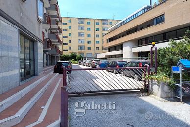 Box auto in via Tiberio
