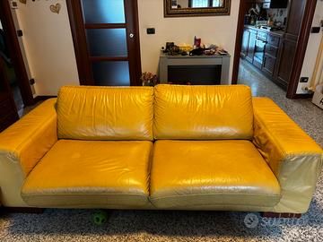 Divano letto 3 posti (letto una piazza d mezza)