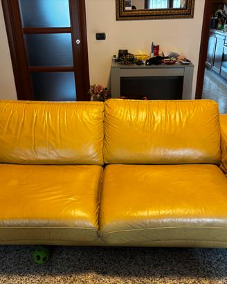 Divano letto 3 posti (letto una piazza d mezza)