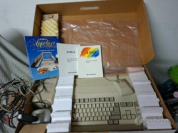 Amiga 500 con accessori