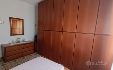 Armadio, comò, comodini e specchio 