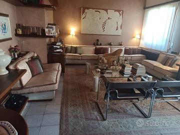Appartamento di 240 m² con più di 5 locali e box a