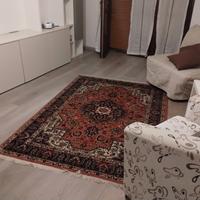 tappeto con tavolino  lampada 