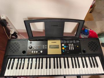 Yamaha tastiera con accessori 