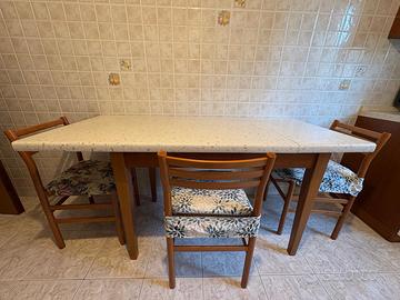 TAVOLO QUADRATO CON 4 SEDIE PER CUCINA