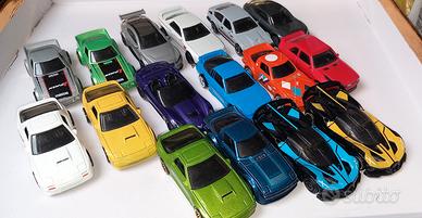 16 modelli Hotwheels 1/64 non giocati