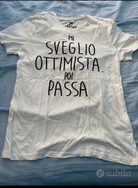 Maglietta unisex donna/uomo con scritte.