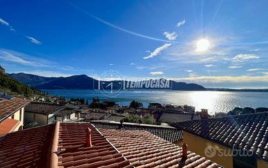 SOLUZIONE INDIPENDENTE CON VISTA LAGO